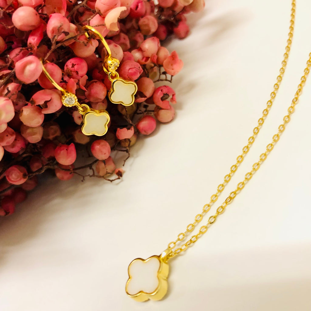 Clover necklace and earrings set