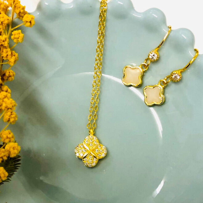 Clover necklace and earrings set