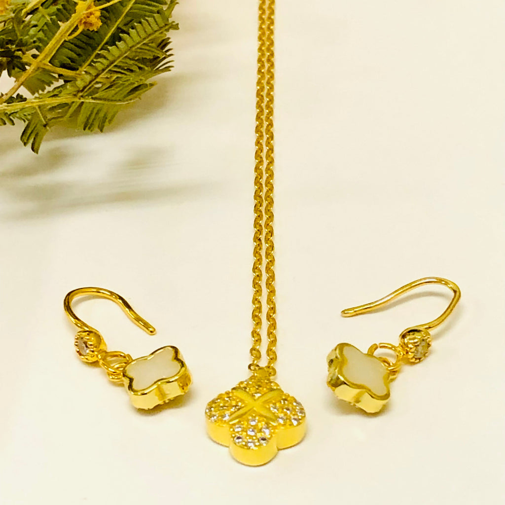 Clover necklace and earrings set