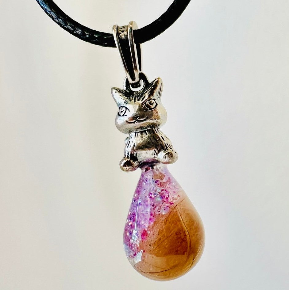 Teardrop-shaped Dayan jewelry top