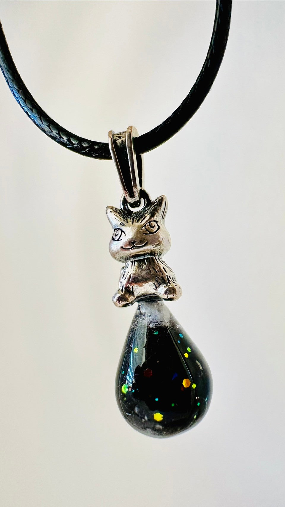 Teardrop-shaped Dayan jewelry top