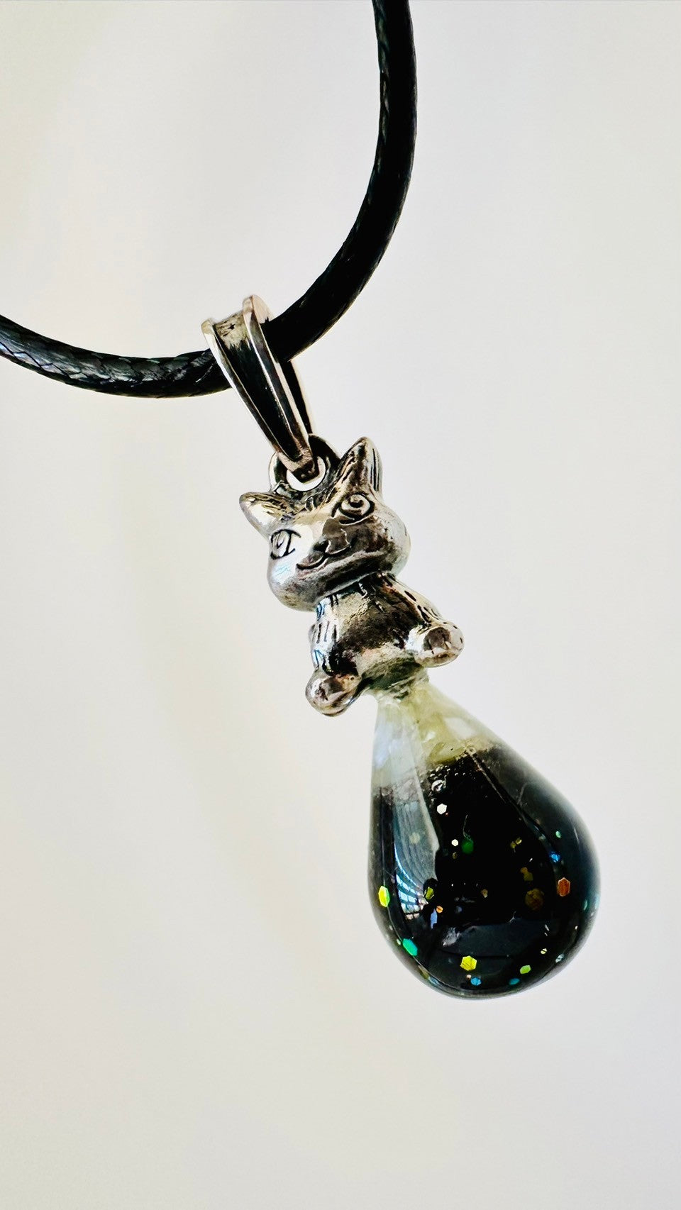 Teardrop-shaped Dayan jewelry top