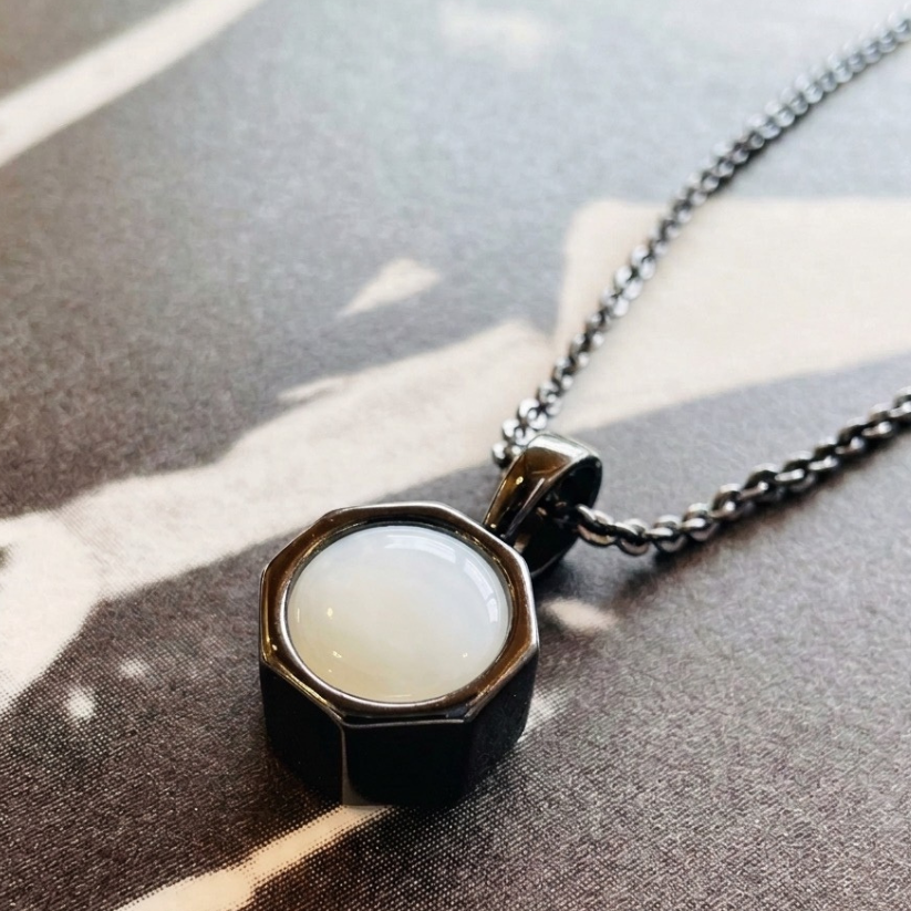 octagon necklace Black – Solid Love