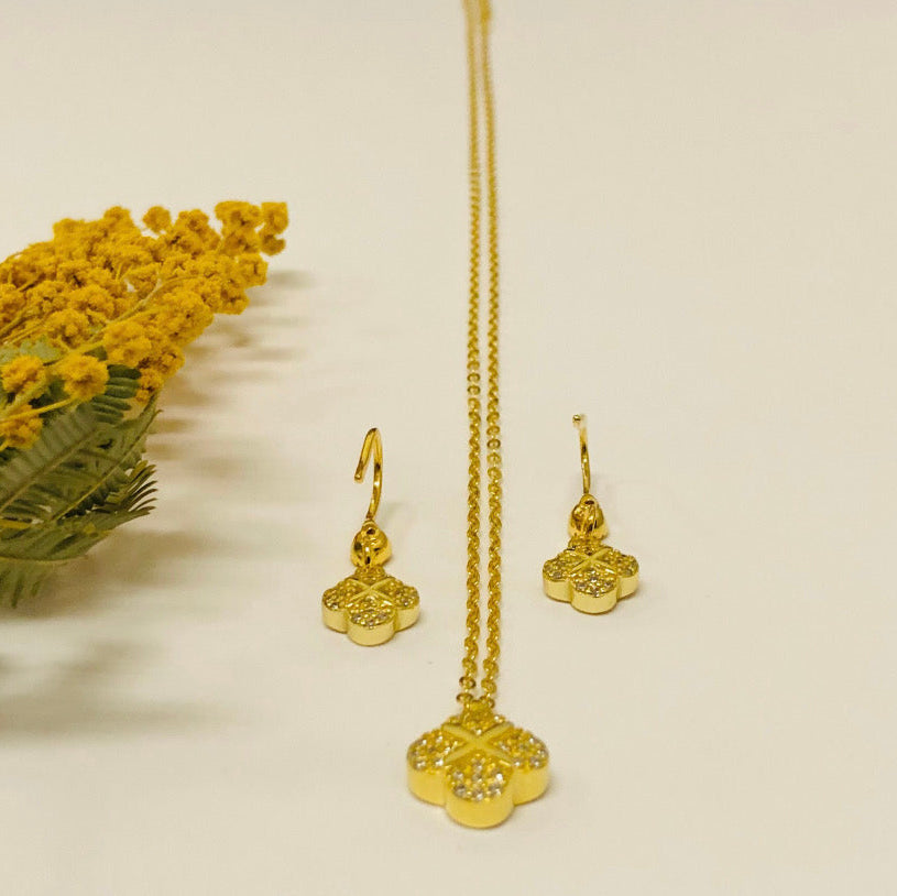 Clover necklace and earrings set