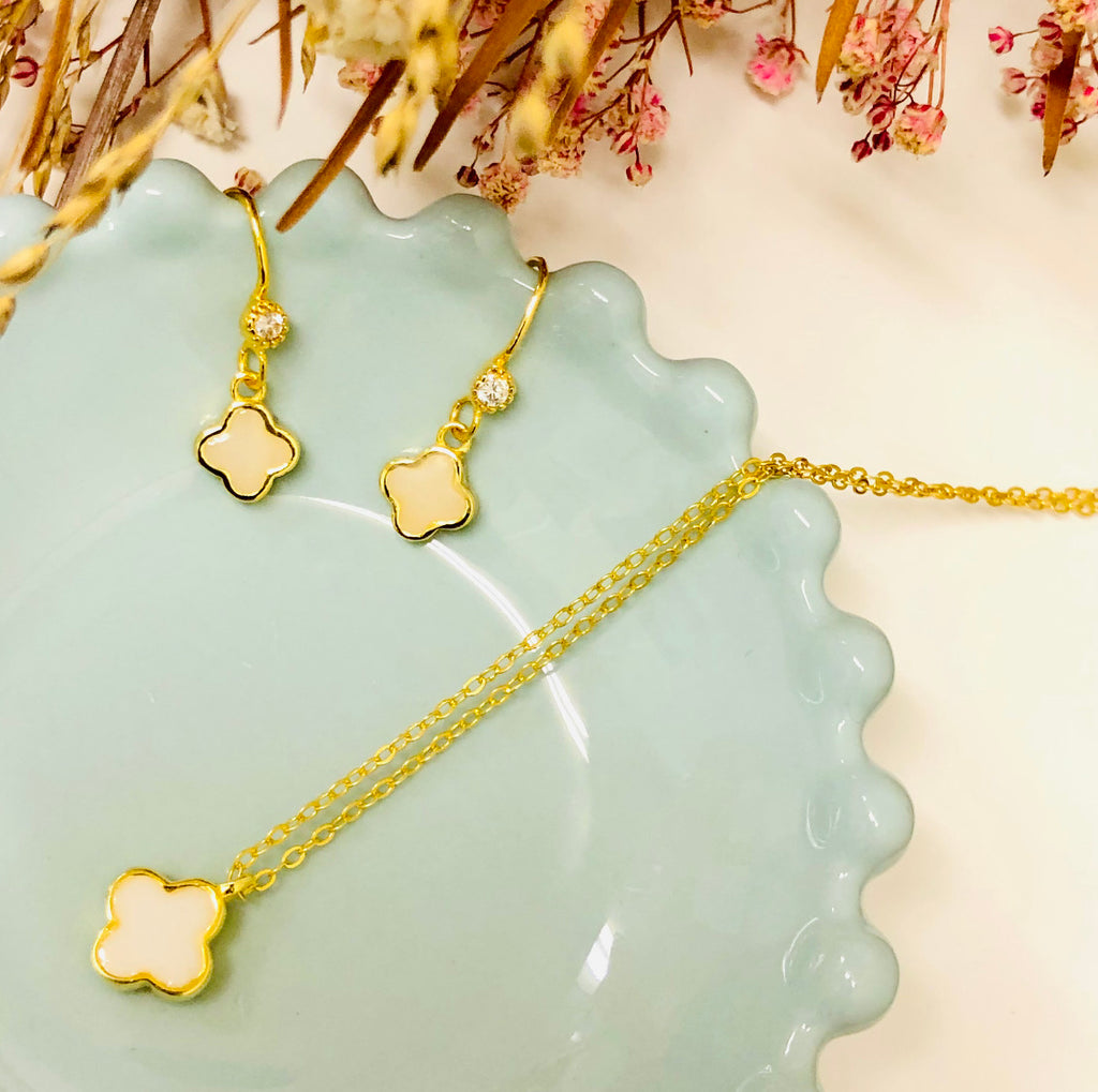 Clover necklace and earrings set