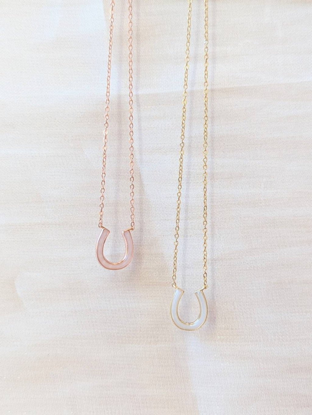 ホースシューネックレス