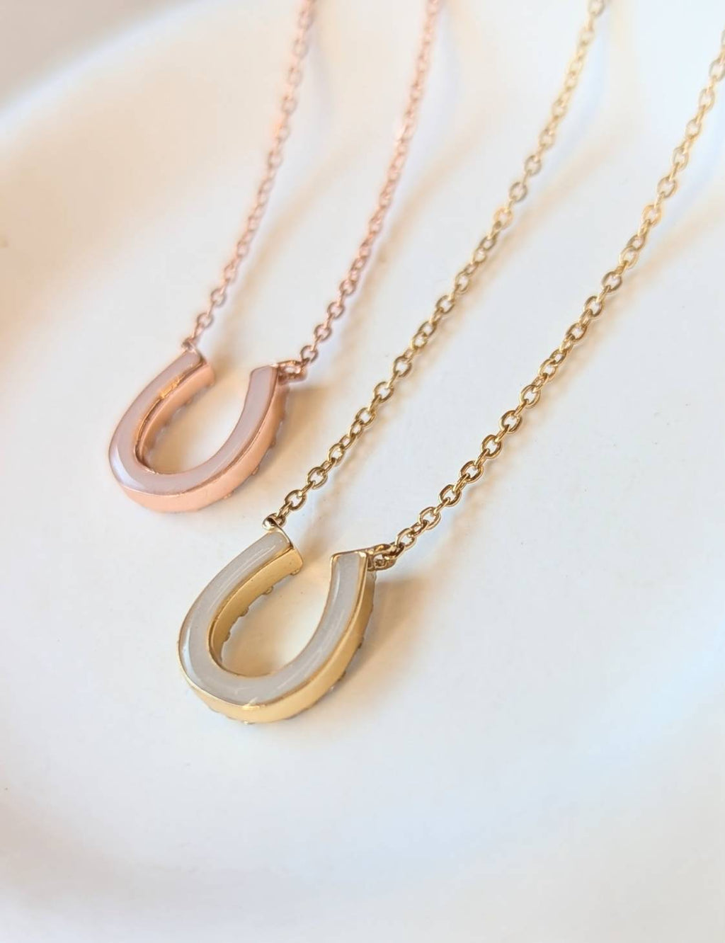 ホースシューネックレス