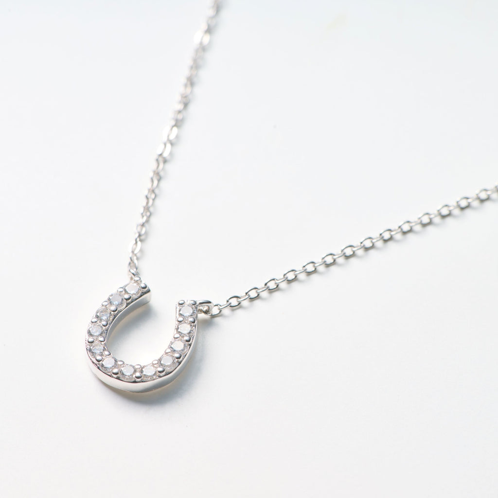 ホースシューネックレス
