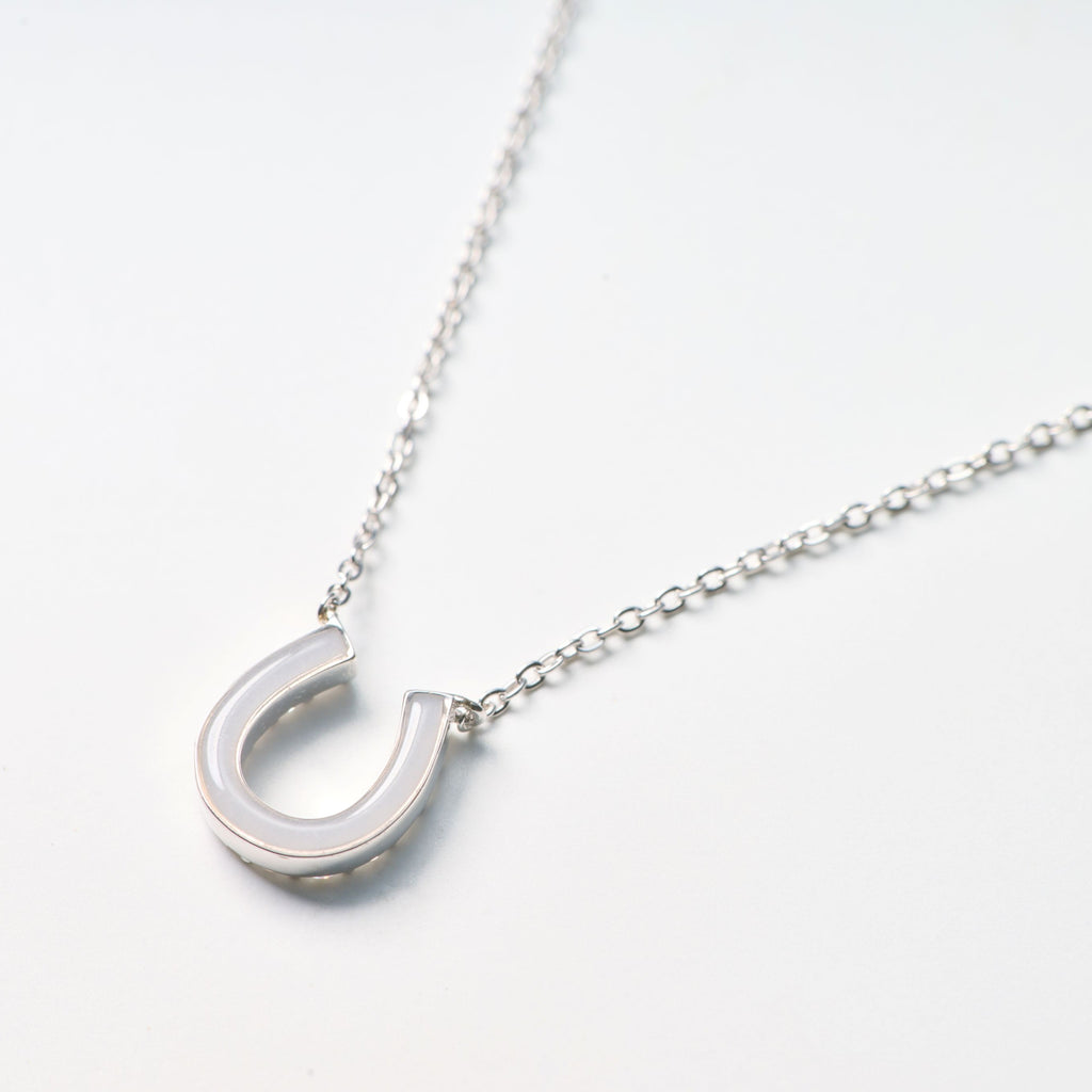 ホースシューネックレス
