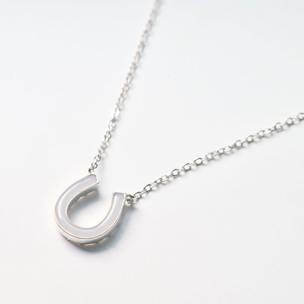ホースシューネックレス