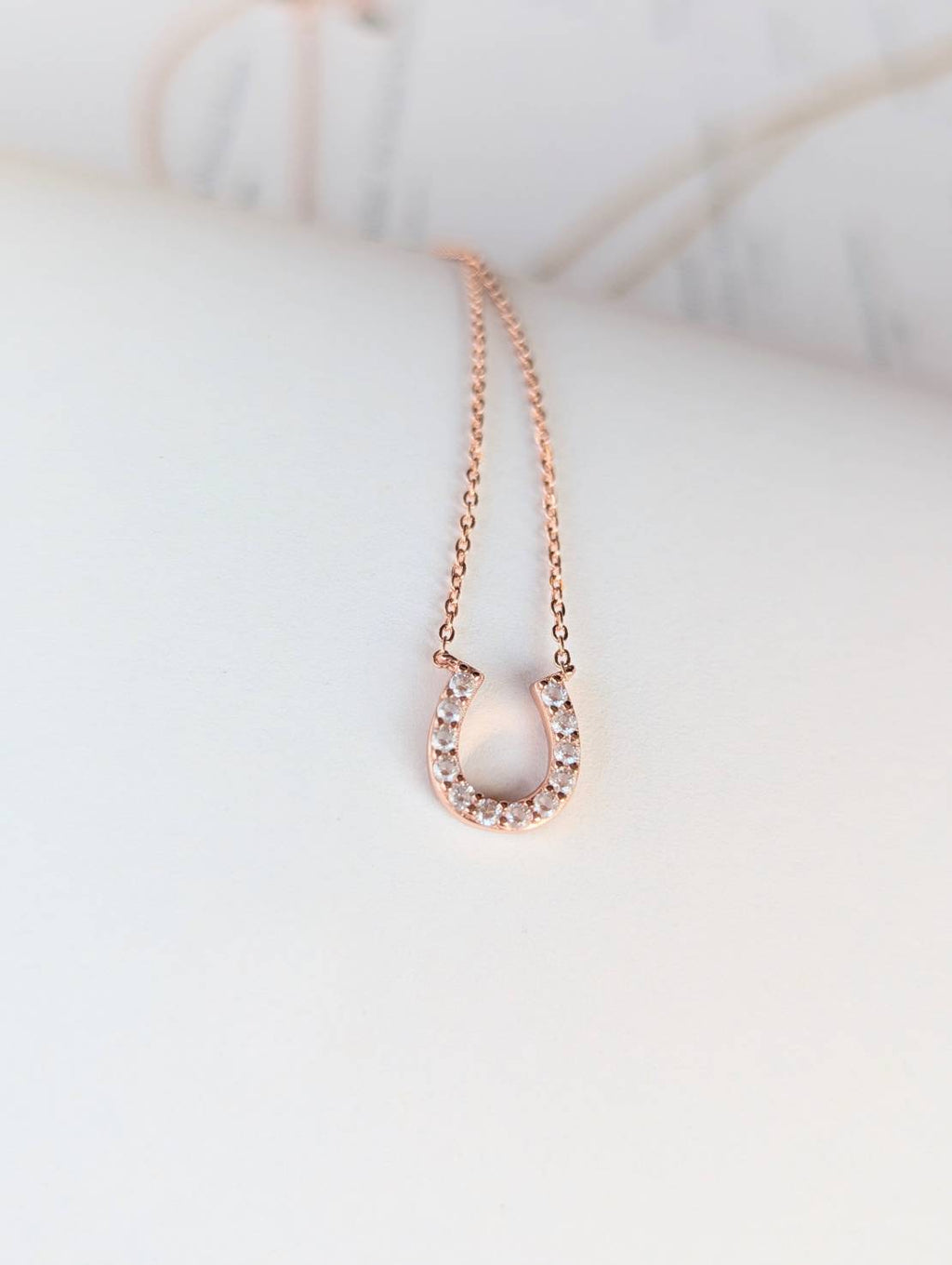 ホースシューネックレス