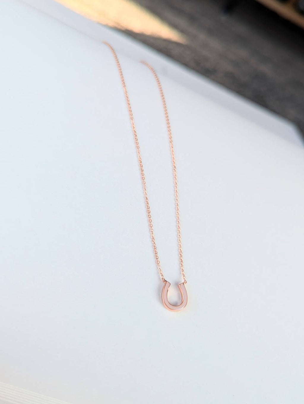 ホースシューネックレス